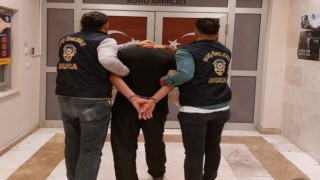 İzmirde kız yurdunun önünde uygunsuz hareketler yapan şahıs yakalandı