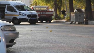 İzmirde kreş yakınında silahlı saldırı: 1 yaralı
