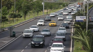 İzmirde trafiğe kayıtlı araç sayısı yüzde 4,5 arttı