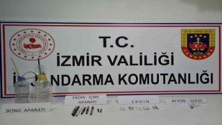 İzmirin farklı ilçelerinde 26 zehir taciri kıskıvrak yakalandı