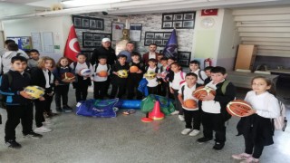 İzmit Belediyesinden okullara spor malzemesi desteği