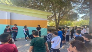 Jandarma ekipleri bilgilendirme çalışmalarını sürdürüyor