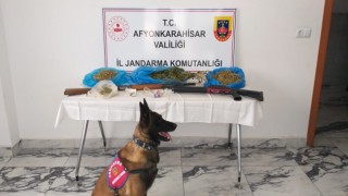 Jandarma şüphe üzerine durdurduğu araçta eroin ele geçirdi