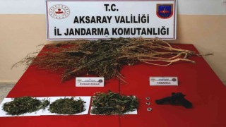 Jandarmanın operasyonunda uyuşturucu ve tabanca ele geçirildi