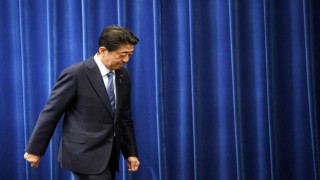 Japonya meclisinden öldürülen Eski Başbakan Abe için anma oturumu