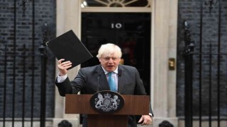 Johnson tatilini yarıda kesip İngiltereye döndü