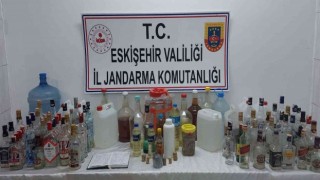 Kaçak içki operasyonunda 2 kişi veresiye defteriyle yakalandı