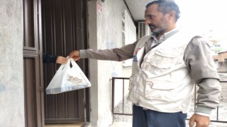 Kadayıfçı Sıtkı Usta, yetim ailelerine tatlı ikramında bulundu