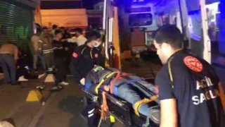 Kadıköyde hızını alamayan otomobil takla attı: 2 yaralı