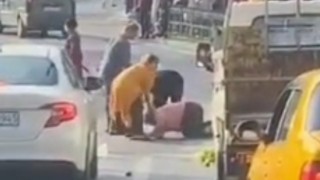Kadınların kavgası kameraya yansıdı: Birbirlerini yerlerde sürüklediler