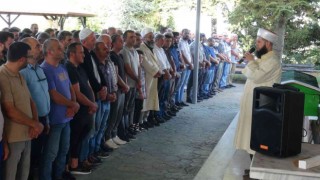 Kağıt gibi ezilen otomobilde can vermişti, son yolculuğuna uğurlandı