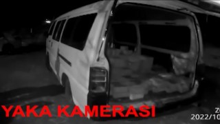 Kaldırım taşlarını çalan şüpheliler suçüstü yakalandı