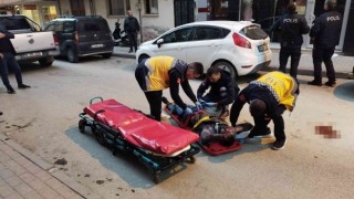 Kanlar içinde yolda yatarken bulundu