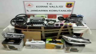 Kapıkulede kaçak oto parçaları ele geçirildi