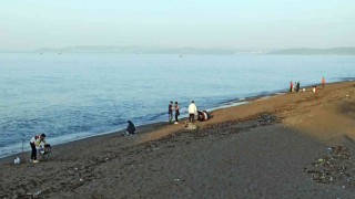 Karadenizde güneşin tadı sahilde çıktı