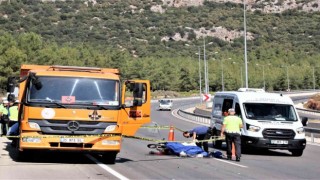 Karayolunda temizlik yapan kamyona arkadan çarpan genç kadın hayatını kaybetti