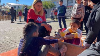 Karlıovadaki şenlikte çocuklar doyasıya eğlendi