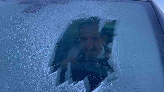 Kars eksi 8i gördü, araçların camları buz tuttu