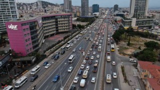 Kartalda iş çıkışı D-100 karayolunu kilitleyen kaza: Kilometrelerce kuyruk oluştu