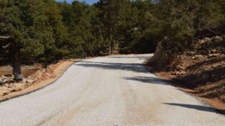 Kaş Sinneli grup yolu asfaltlanıyor