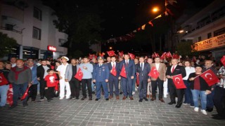 Kaşta Cumhuriyet Bayramı nedeniyle fener alayı ve konser düzenlendi