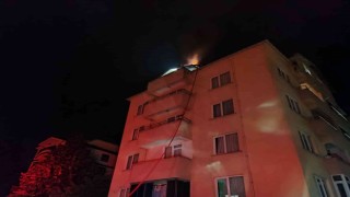 Kastamonuda çatıda çıkan yangın büyümeden söndürüldü