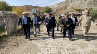 Kaymakam hem köyleri geziyor, hem de sorunları dinliyor