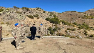 Kaymakam İrdelp, Vatan Tepe üs bölgesinde incelemelerde bulundu