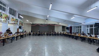 Kaymakamdan pansiyon öğrencilerine pizzalı sürpriz