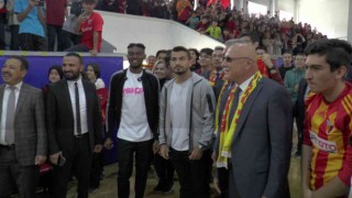 Kayserisporlu futbolcular lise öğrencileriyle buluştu