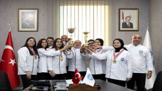 KAYÜ Rektörü, Mersinden ödülle dönen aşçılık öğrencilerini kabul etti
