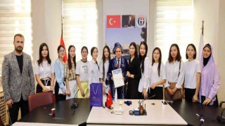 Kazakistanlı öğrenciler GAÜNde