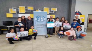 Keçiörende atık pil toplayan okullara hediyeleri verildi