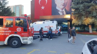 Kendine zarar veren şahıs belediye binasında kendini lavaboya kilitledi