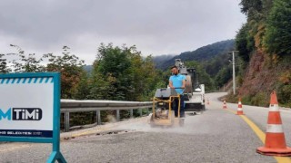 Kent genelinde bozuk yollar onarılıyor