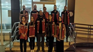 Kırmızı yelekliler Bartında