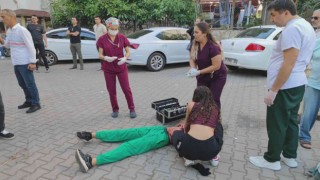 Kız öğrencilerin kavgasına baba da dahil oldu: 3 yaralı
