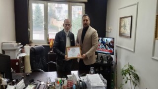 Kızılaya destek veren hayırseverlere teşekkür plaketi verildi