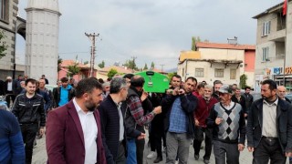 Komşusunun 20 bıçak darbesiyle öldürdüğü kadın toprağa verildi