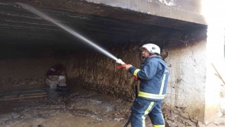 Kömürlük yangını evi kullanılmaz hale getirdi