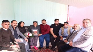 Komutan ve silah arkadaşları, şehit uzman çavuşu unutmadı