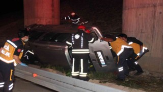 Kontolden çıkan araç viyadük ayağına çarptı: 1 ölü, 1 yaralı