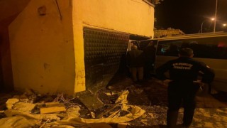 Kontrolden çıkan ticari araç garaja girdi