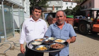 Köydeki su sevincini bin kişinin katıldığı hayır yemeği ile kutladılar