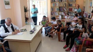Köyüne dönen gurbetçi; çocuklara kitap sevgisini aşılıyor
