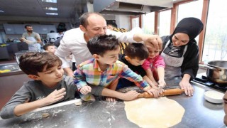 Kreş öğrencileri makarna yaptı