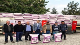 Kuluda çiftçilere sertifikalı ve yerli yulaf tohumu dağıtıldı