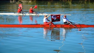 Kürekçiler Cumhuriyet bayramı için gösteri yaptı