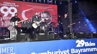 Kuşadalılar Gece Yolcuları konseriyle coştu