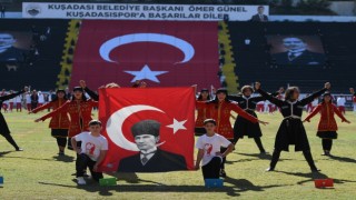 Kuşadasında Cumhuriyet Bayramı kutlamalarına yoğun ilgi